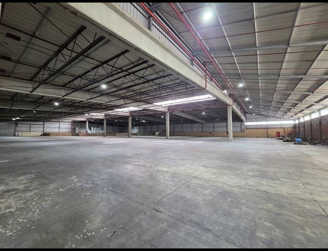 7,300M² WAREHOUSE TO LET IN MEREBANK EAST